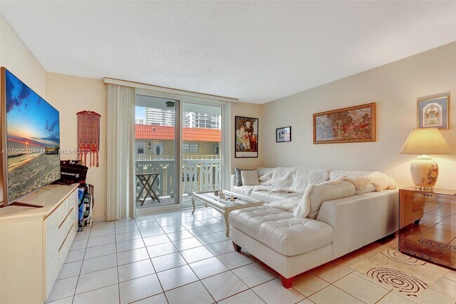 Building Photo - 3113 S Ocean Dr Unit 402 Rental