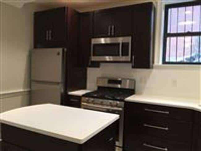 Garden Level Unit. No Brokers Fee, No Security Deposit, Heat and Hot Water Included, Elevator, La... - Garden Level Unit. No Brokers Fee, No Security Deposit, Heat and Hot Water Included, Elevator, La...