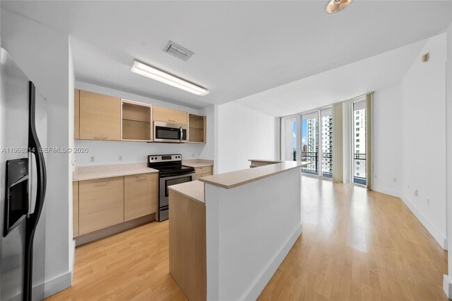 Photo - 350 NE 24th St Unidad 1404