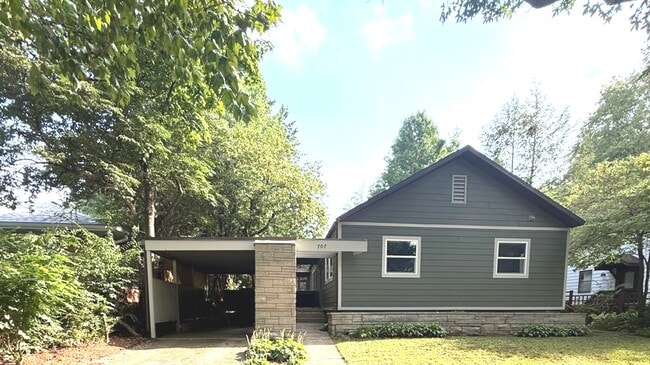 Building Photo - 707 W Iowa St