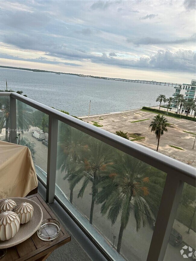 Building Photo - 1155 Brickell Bay Dr Unit 603 Rental