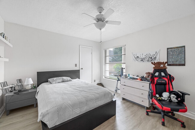 Photo - 1599 Bayridge Pl