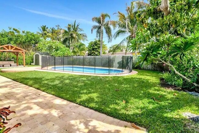 Photo - 2320 NE 51st St