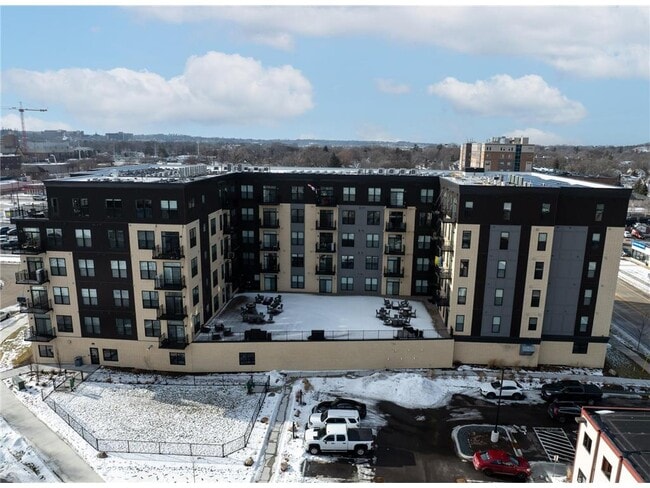 Photo - 28 7th St NE Unidad Foundry