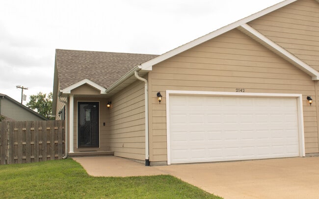 Front - 2142 Oxford Dr Rental