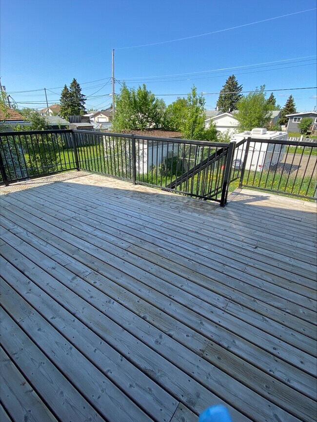 Photo - 8612-8677 77 St