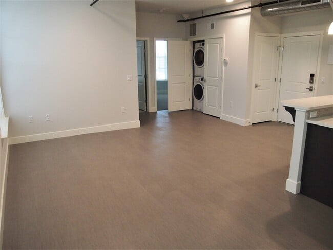 Building Photo - 55 N Water St Unit Apt 1