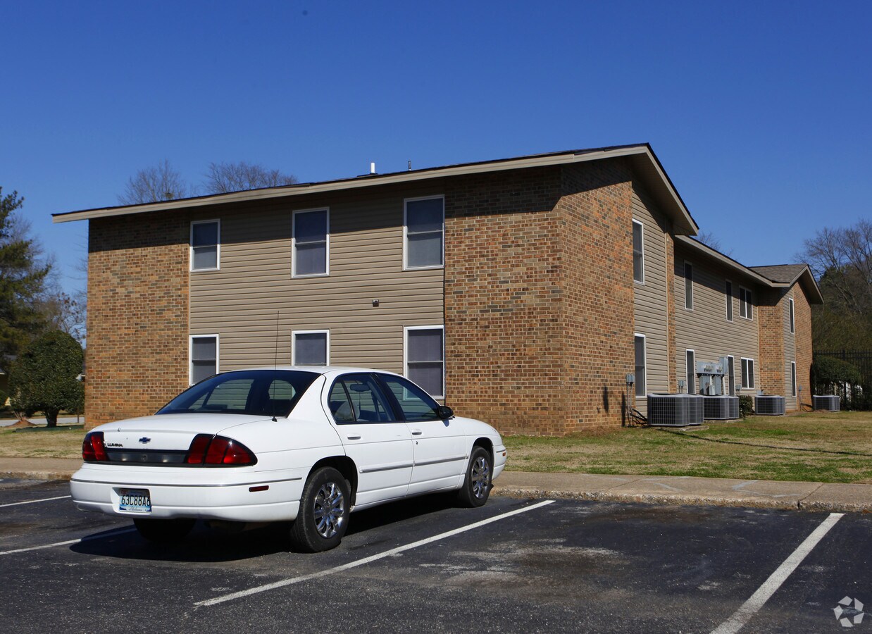 Photo - Saddlewood Apartments