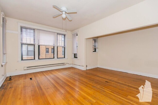 Building Photo - 723 W Barry Ave Unit B2