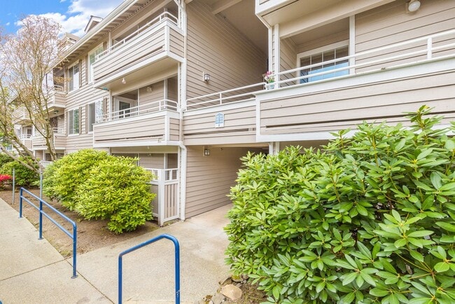 Photo - Woodinville 3 Bedroom 2 Bath with Detached Garage - Top Floor