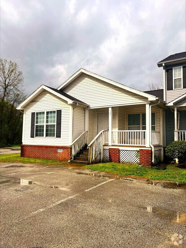 Building Photo - 121 Cloverdale St Rental