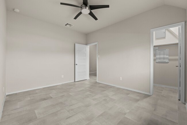 Building Photo - 25402 Kidwiler Dr