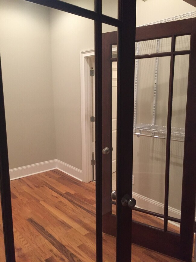Photo - Luxury One Bedroom On College Avenue Unit D