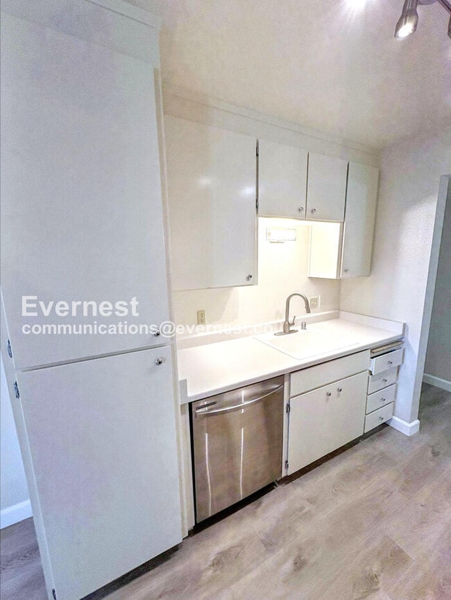 Photo - 283 Tradewinds Dr Unit APT 8