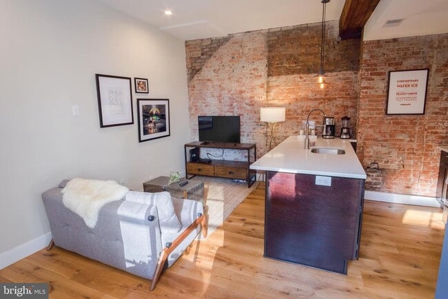 Building Photo - 238 S 20th St Unit 201 Rental