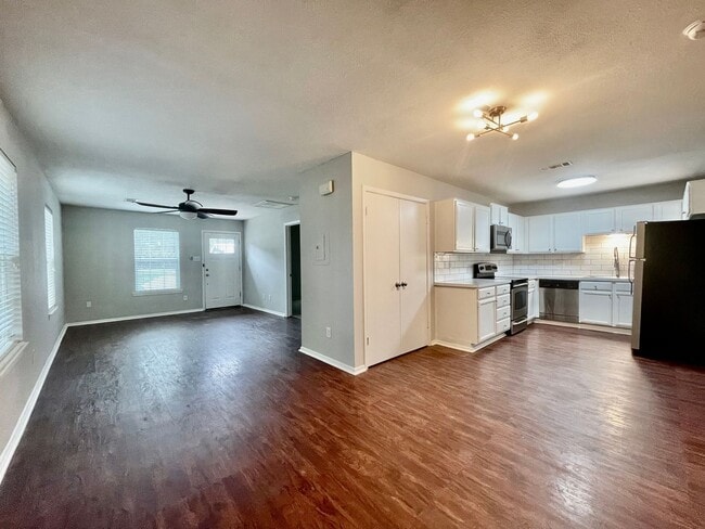 Photo - 901-903 Allen St