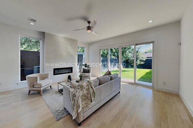 Photo - 807 S Glasgow Dr