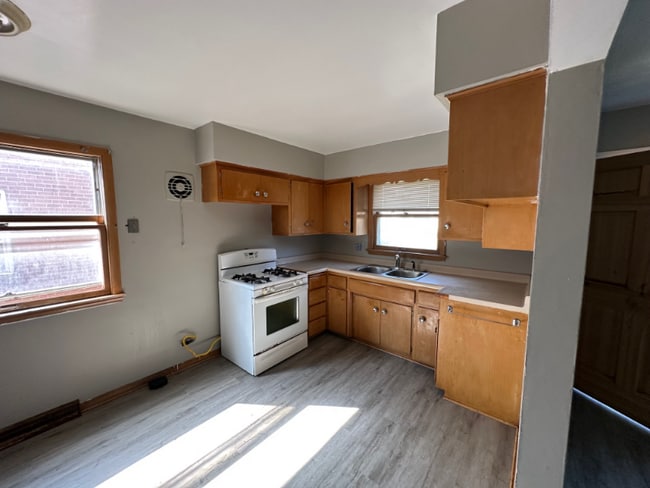Building Photo - 4650 N 68th St Unit Lower Rental