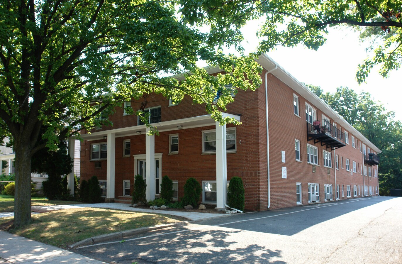 Briar Lane - Briar Lane Apartments