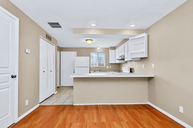 Photo - 2bed, 1.5 bath Duplex with Covered Carport & Fenced Yard! Unit 6465