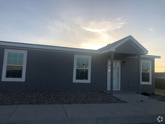 Building Photo - 3 bedroom 2 bathroom 1 living area will al... Rental