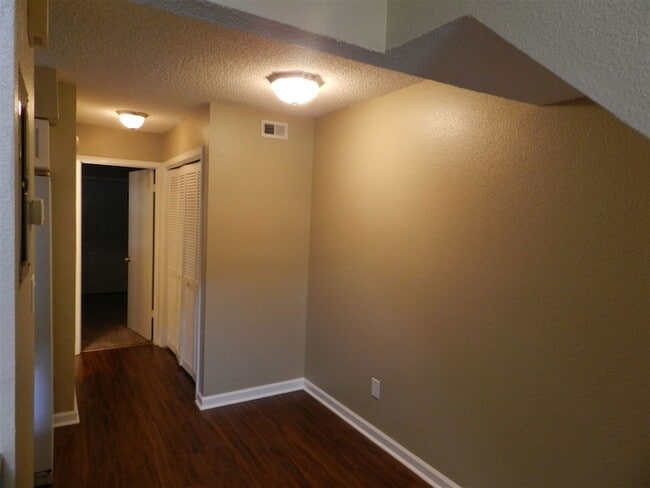 2388 Parrot Ln