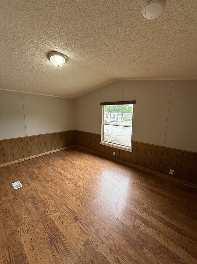 Photo - 109 SW Ave