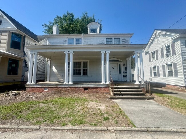 Building Photo - 207 E Burgess St Unit C