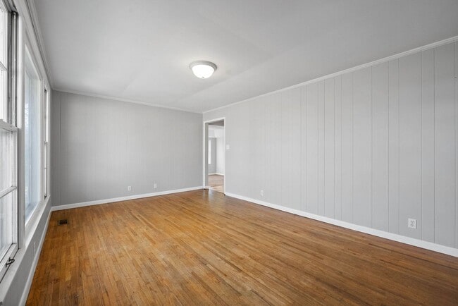 Photo - 3 Bedroom Pet Friendly Home For Rent!