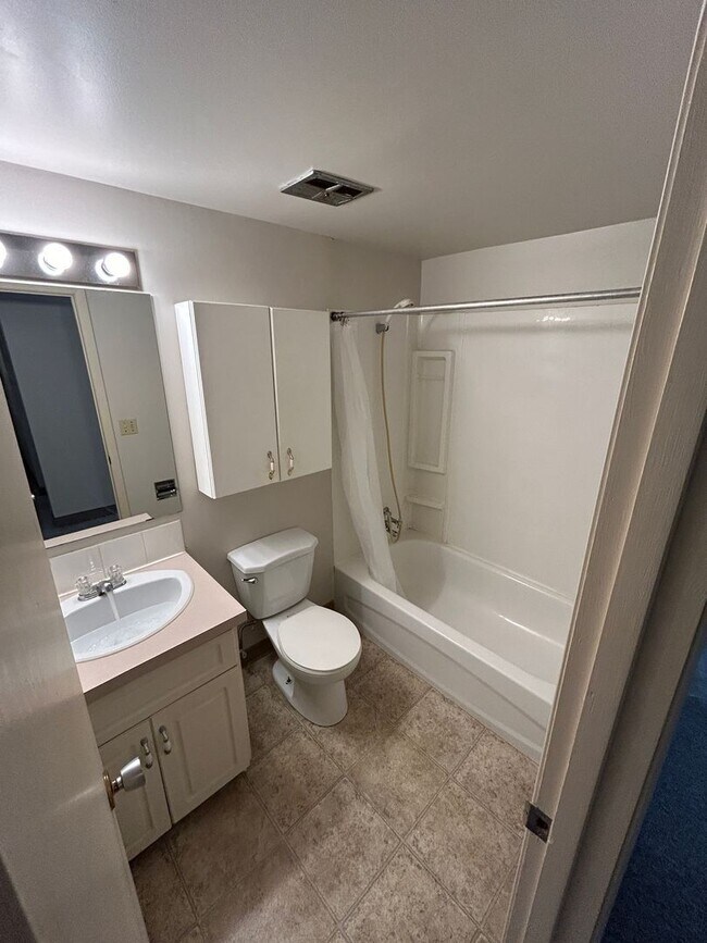 Photo - 3104 Victoria Avenue