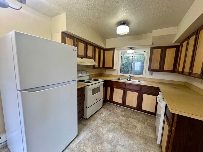 Photo - 2090-2102 Unit 2102
