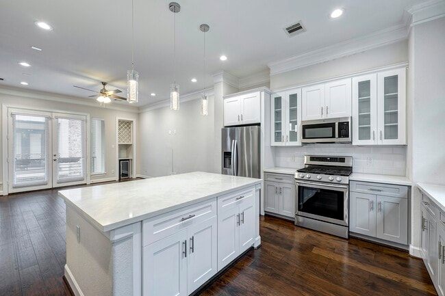 Building Photo - 5932 Petty St