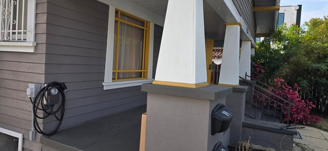 Photo - 1610 W 36th Pl