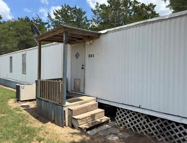 Photo - 301 Whitetail Ln