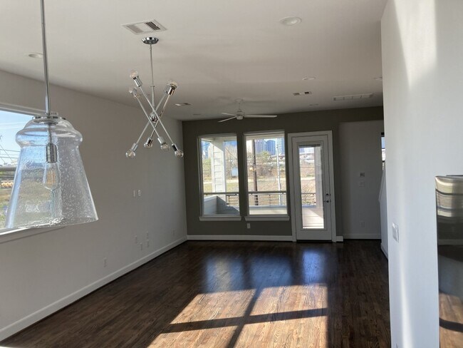 Photo - 304 Jensen Dr