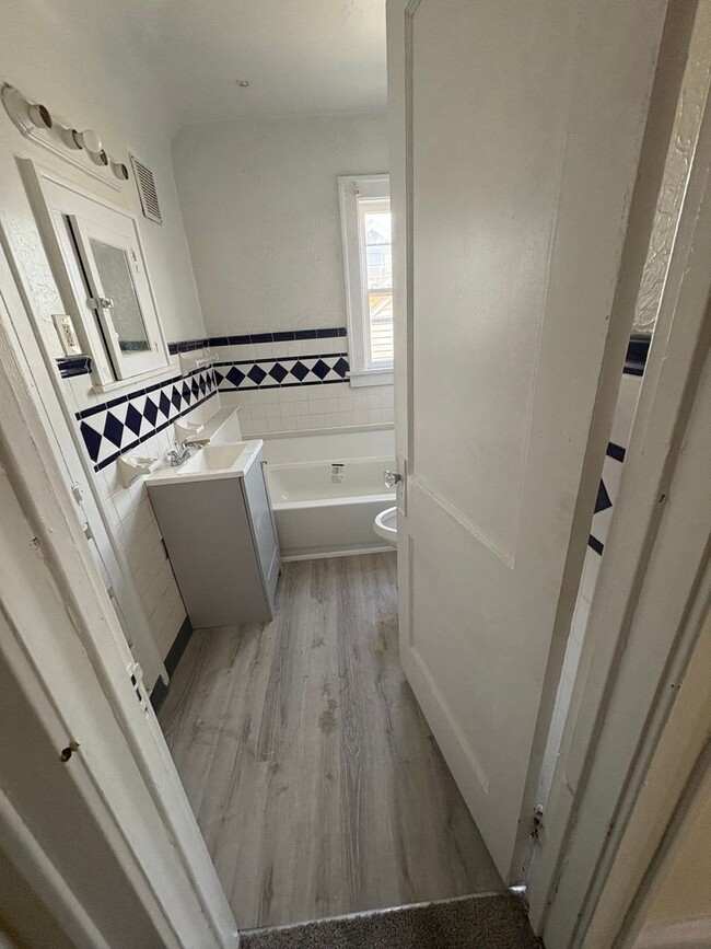 Photo - 11110 Vernon Ave