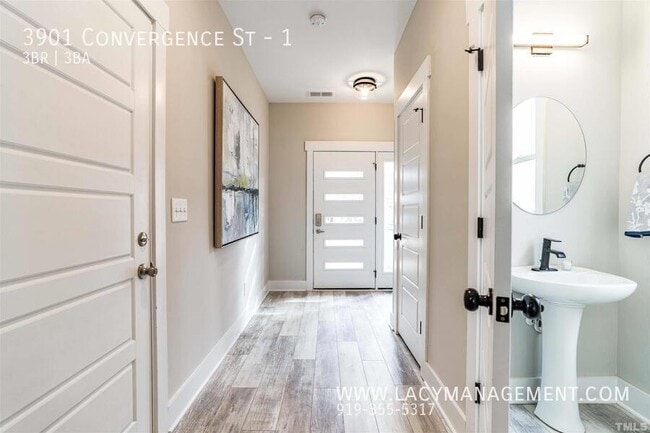 Photo - 3901 Convergence St