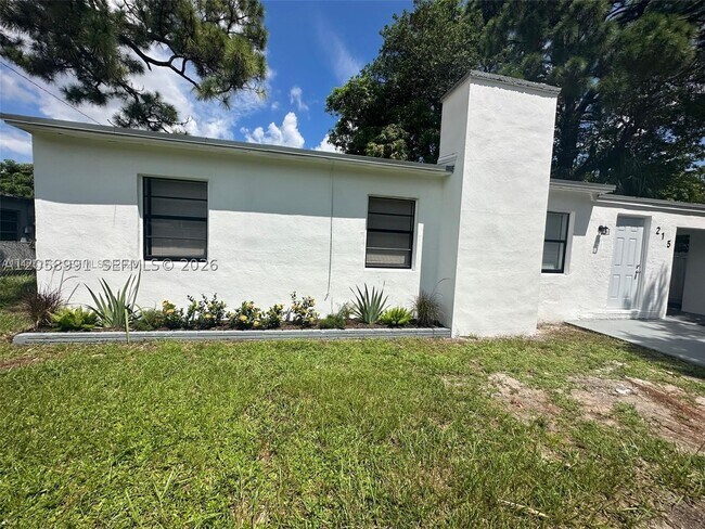 215 SW 21st St