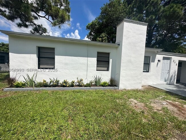 Photo - 215 SW 21st St