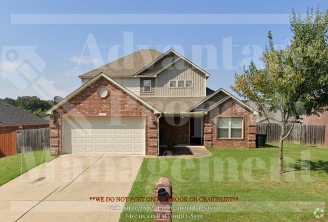 Building Photo - Two-Story home located in the vibrant city...