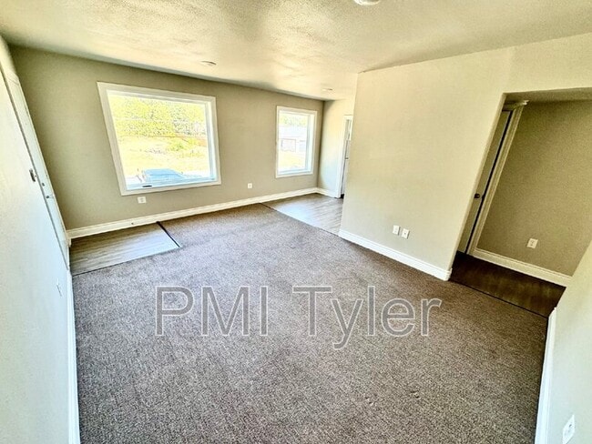 Photo - 1822 W Oakwood St