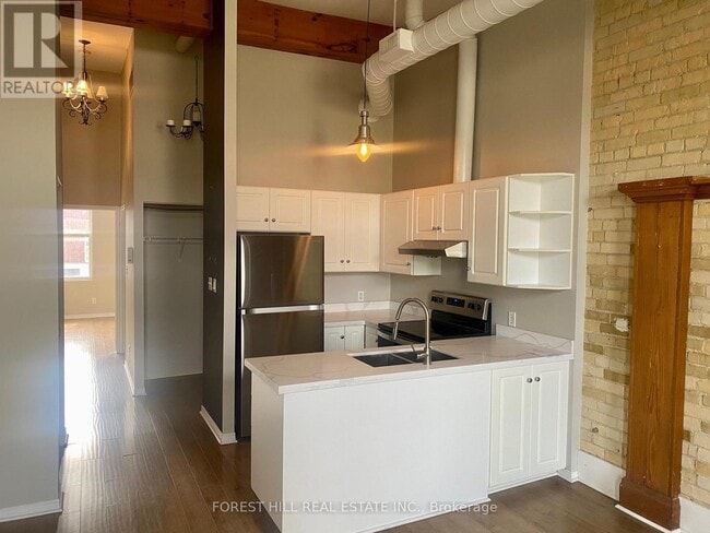 Photo - 18 Water St N