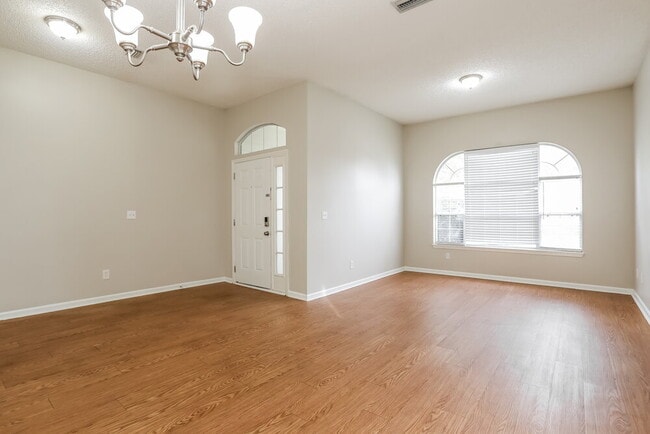 Photo - 387 Summit Dr