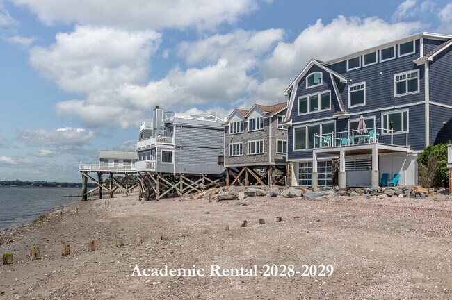 Building Photo - 2131 Fairfield Beach Rd Rental