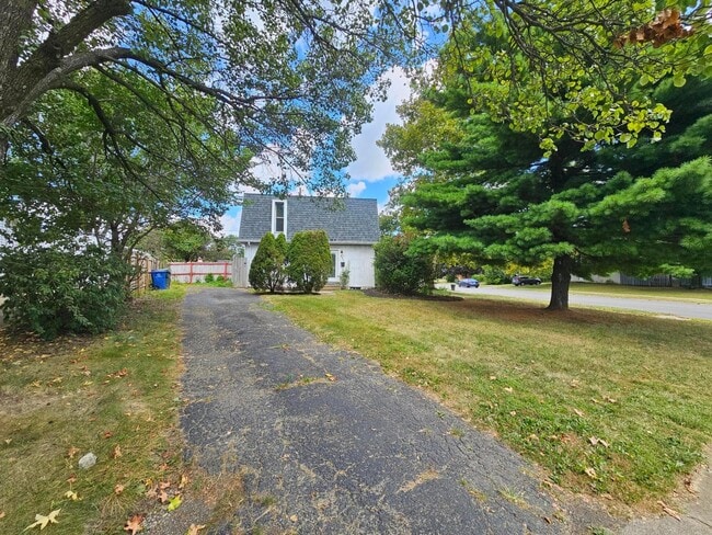 Photo - 2084 Brookfield Rd
