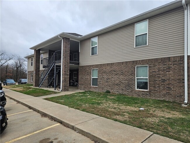 Photo - 325 Sadie Ln