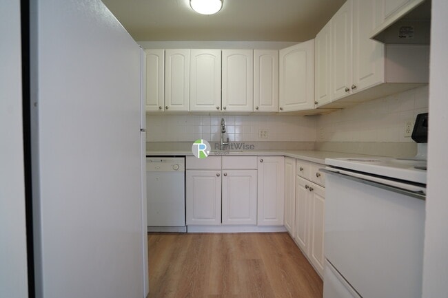 Photo - 11 Embassy Rd Unit 37