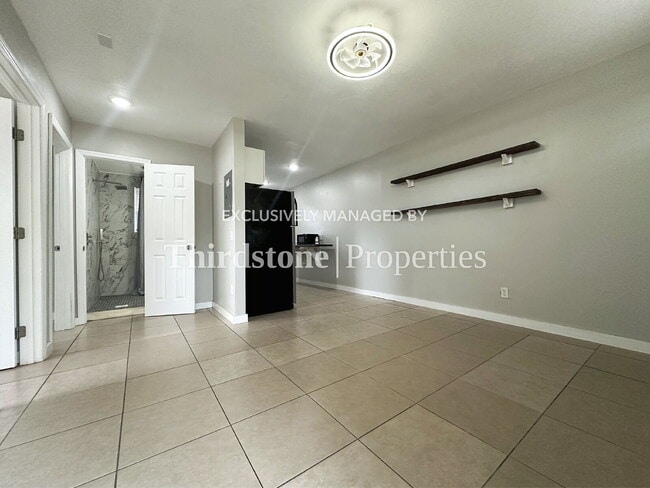 Building Photo - 1930 Park St