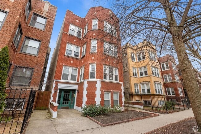 Building Photo - 6445 N Greenview Ave Rental