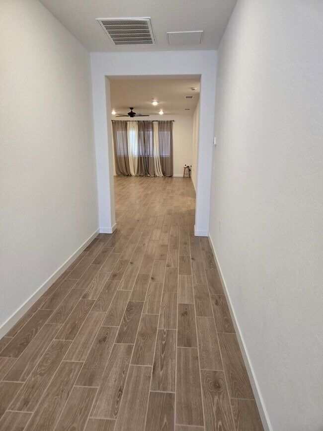 Photo - University Dr! Lemoore